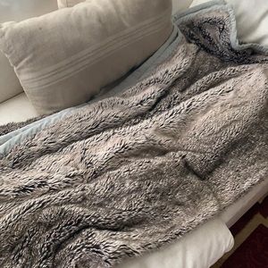 Pottery barn faux fur throw